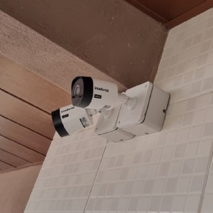 Câmeras externas com alinhamento e vedação